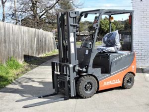 SMITH rafknúinn lyftari XE25A 2500 kg 300 cm